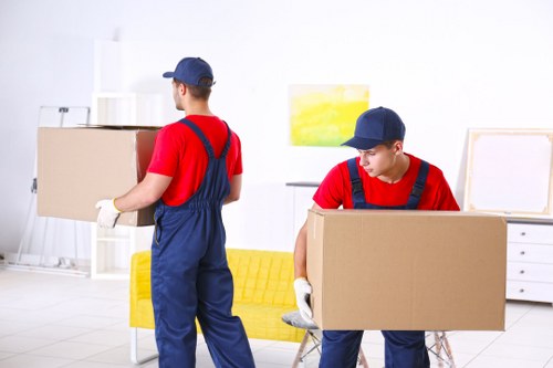 Removal truck hire for moving day in Finsbury Park